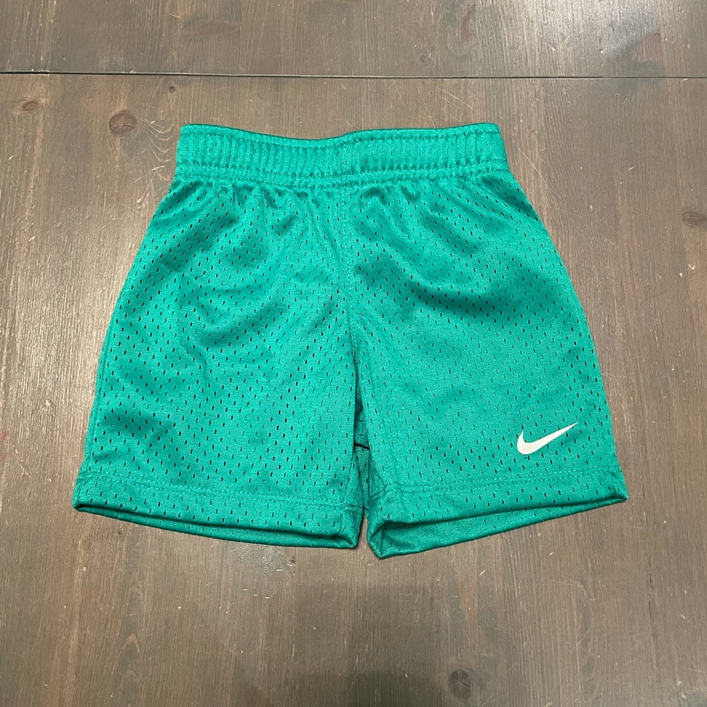 4/$15🌸 18M Green Nike Shorts